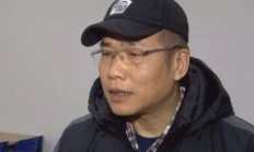 开云官网:马德兴谈国足：最大败笔就是防守型中场的位置上，选择黄政宇首发